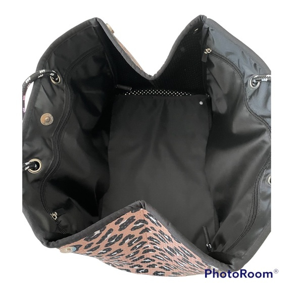 Simply Southern Leopard Neoprene Tote - Picture 6 of 6